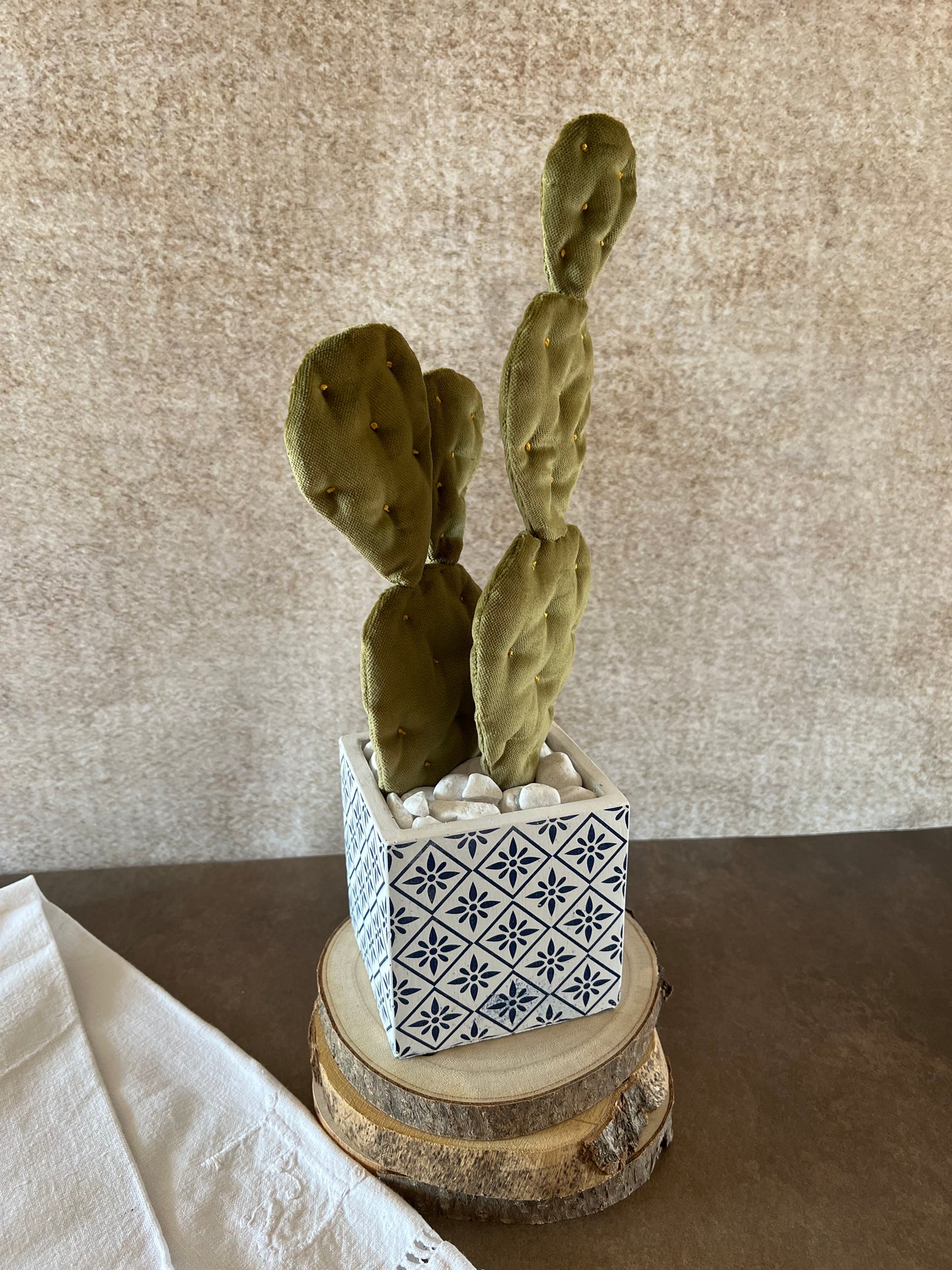 Opuntia in light green cotton with fruits, height 56 cm, complete with ceramic vase