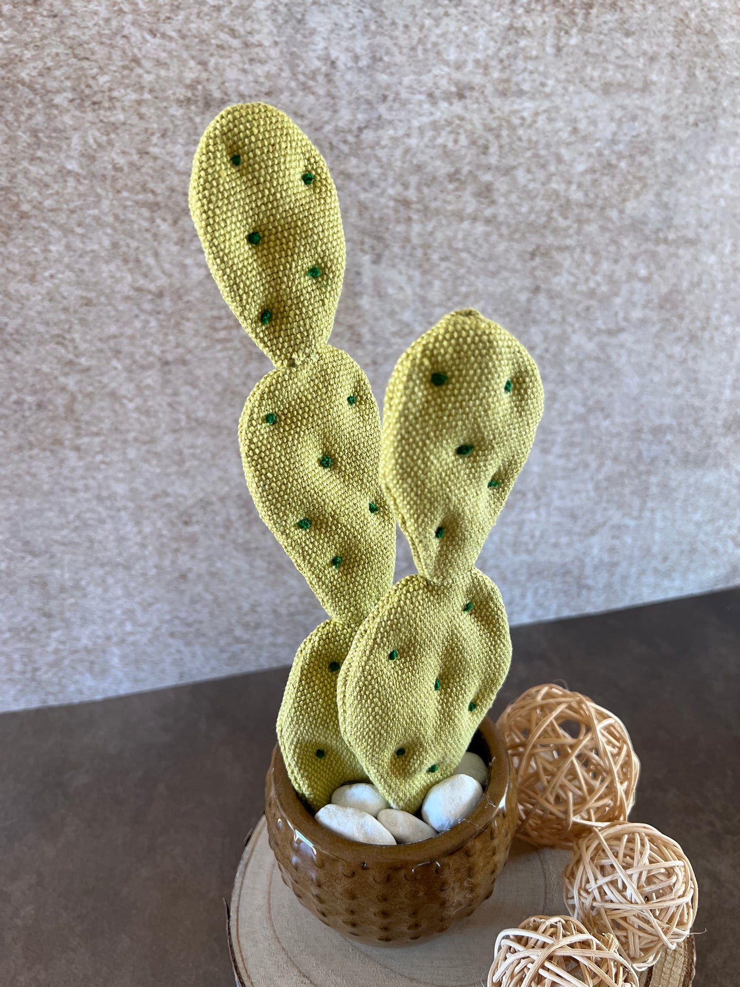 Opuntia in light green cotton with fruits, height 56 cm, complete with ceramic vase