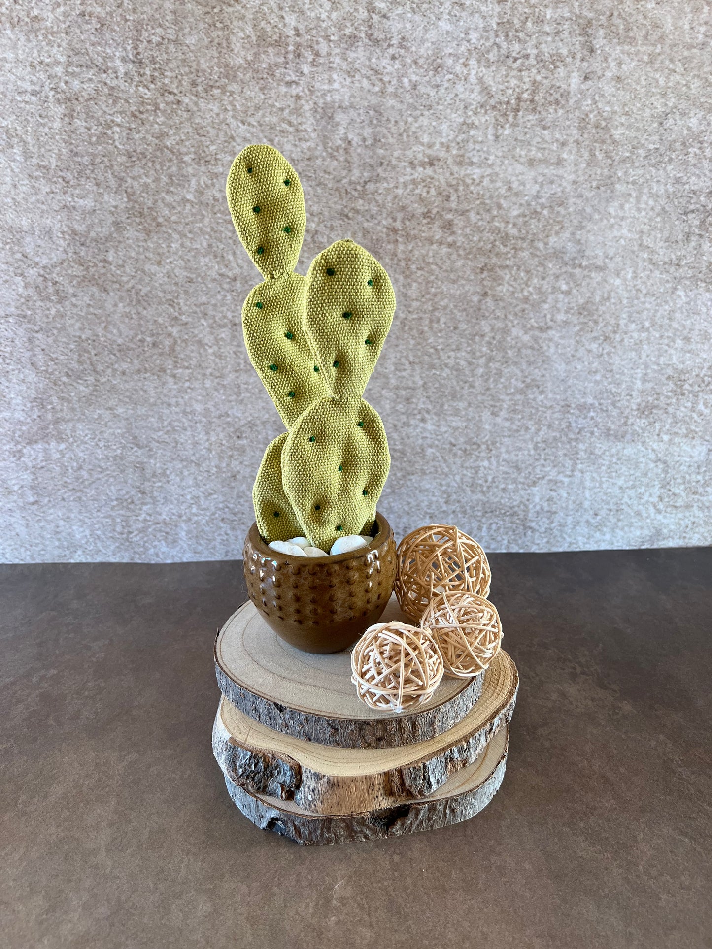 Opuntia in light green cotton with fruits, height 56 cm, complete with ceramic vase