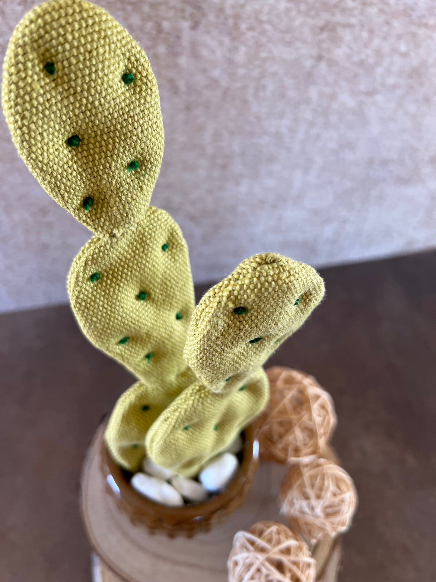 Opuntia in light green cotton with fruits, height 56 cm, complete with ceramic vase