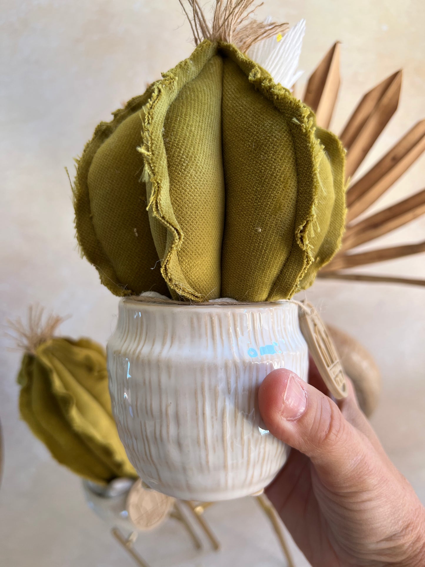 Coppia di mini Cactus in velluto Verde vasi in ceramica lucida bianca con striature beige - h circa 18 e 23 cm - fiore staccabile.