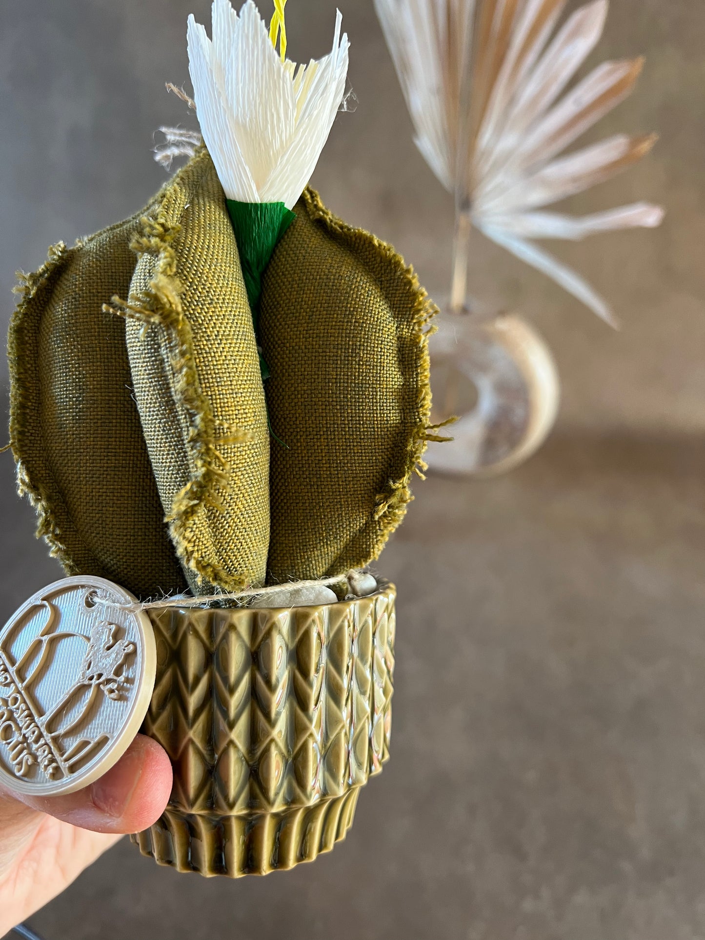 Mini Cactus in cotone verdeoro, vaso in ceramica verde vintage style - h circa 18 cm - fiore staccabile.