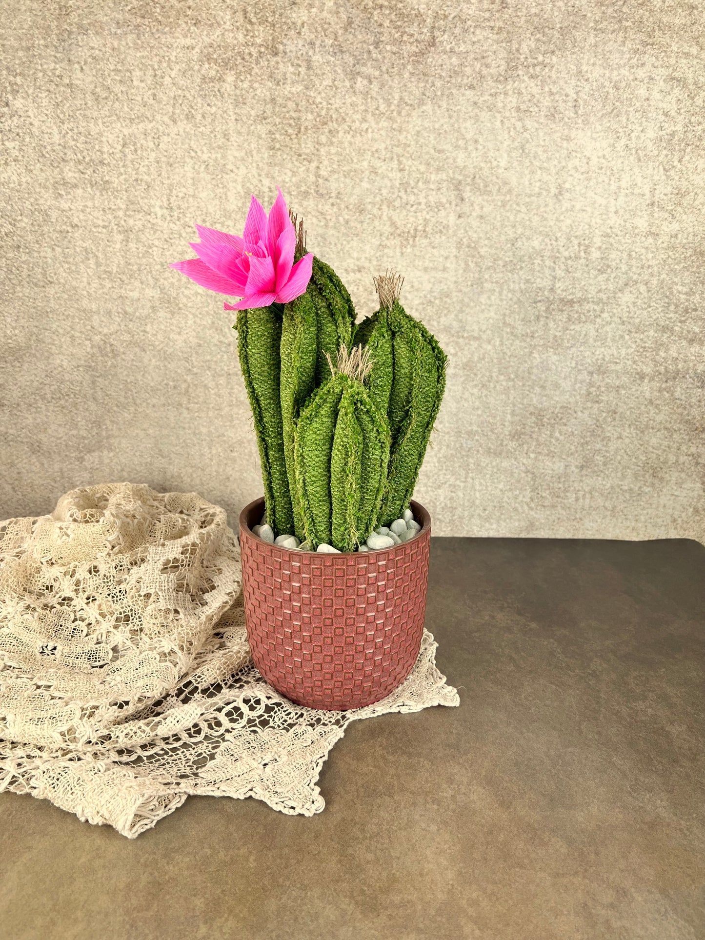 Composizione vaso rosa antico scuro