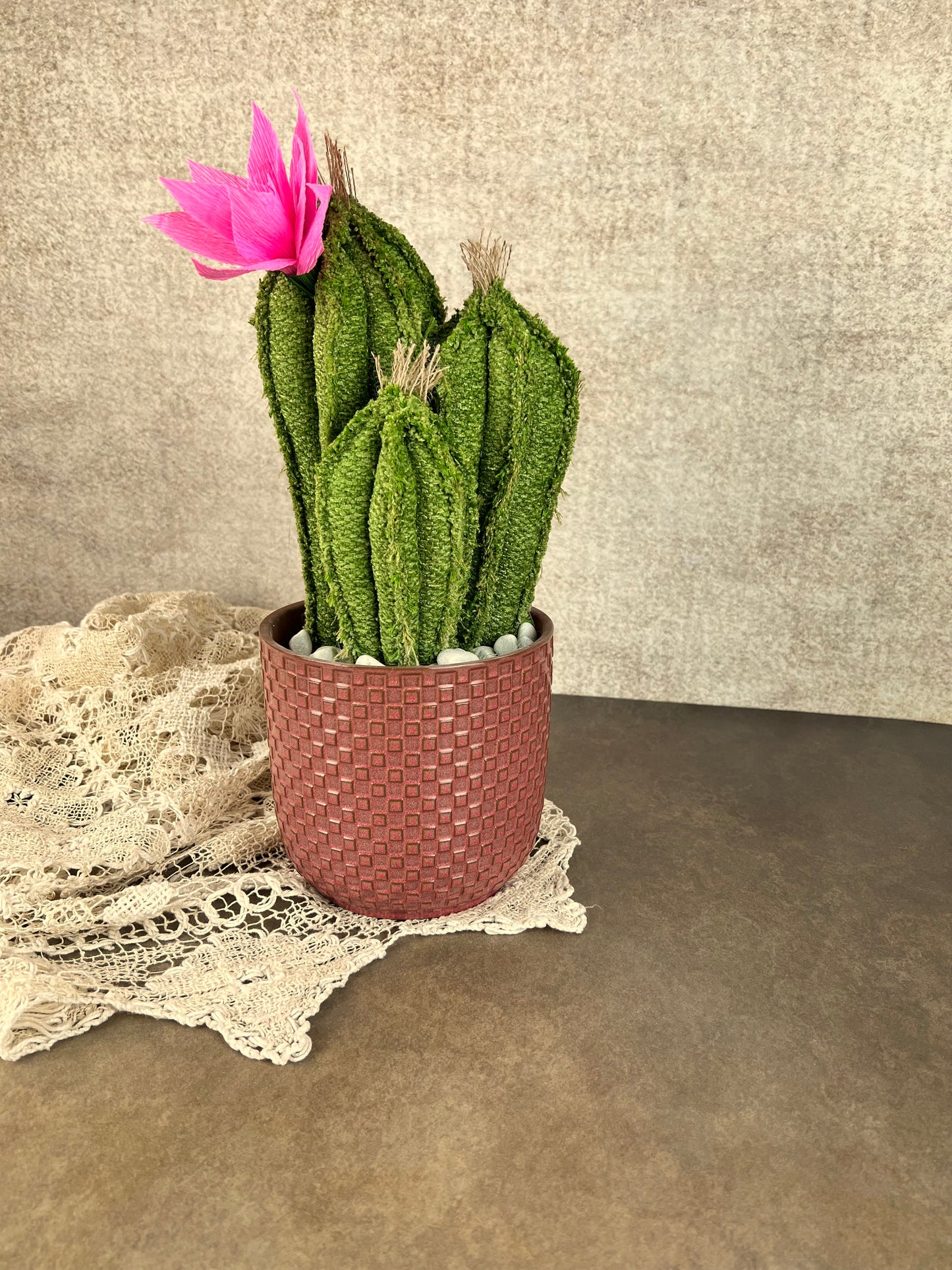 Composizione vaso rosa antico scuro