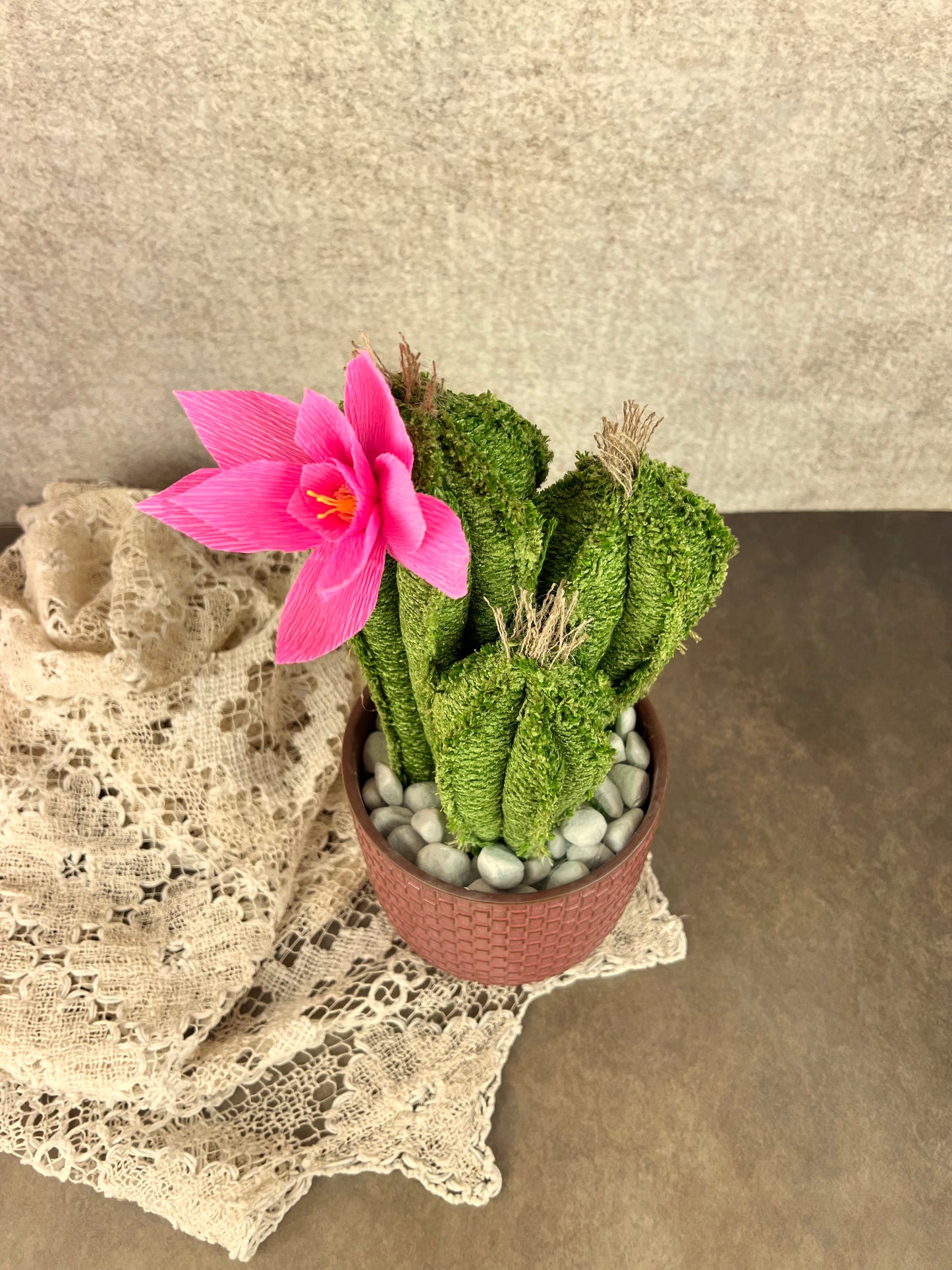 Composizione vaso rosa antico scuro