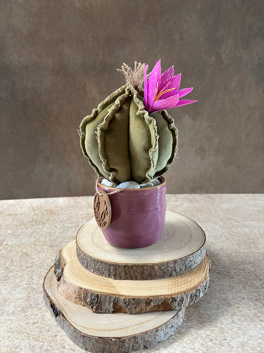 Mini Cactus in velluto verde, vaso in ceramica lucida color malva, altezza circa 19 cm