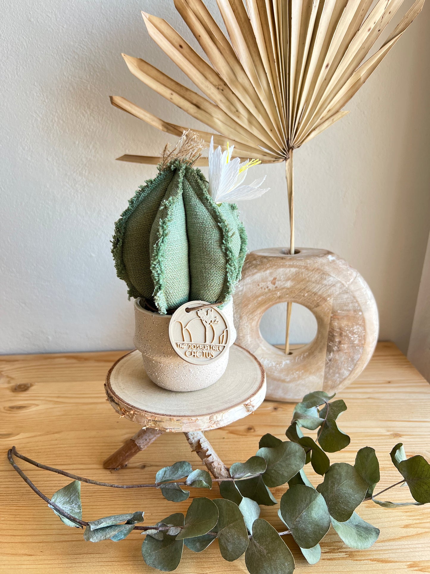 Mini Cactus in cotone verde, vaso in ceramica polverosa chiara, h circa 16  cm - fiore staccabile.
