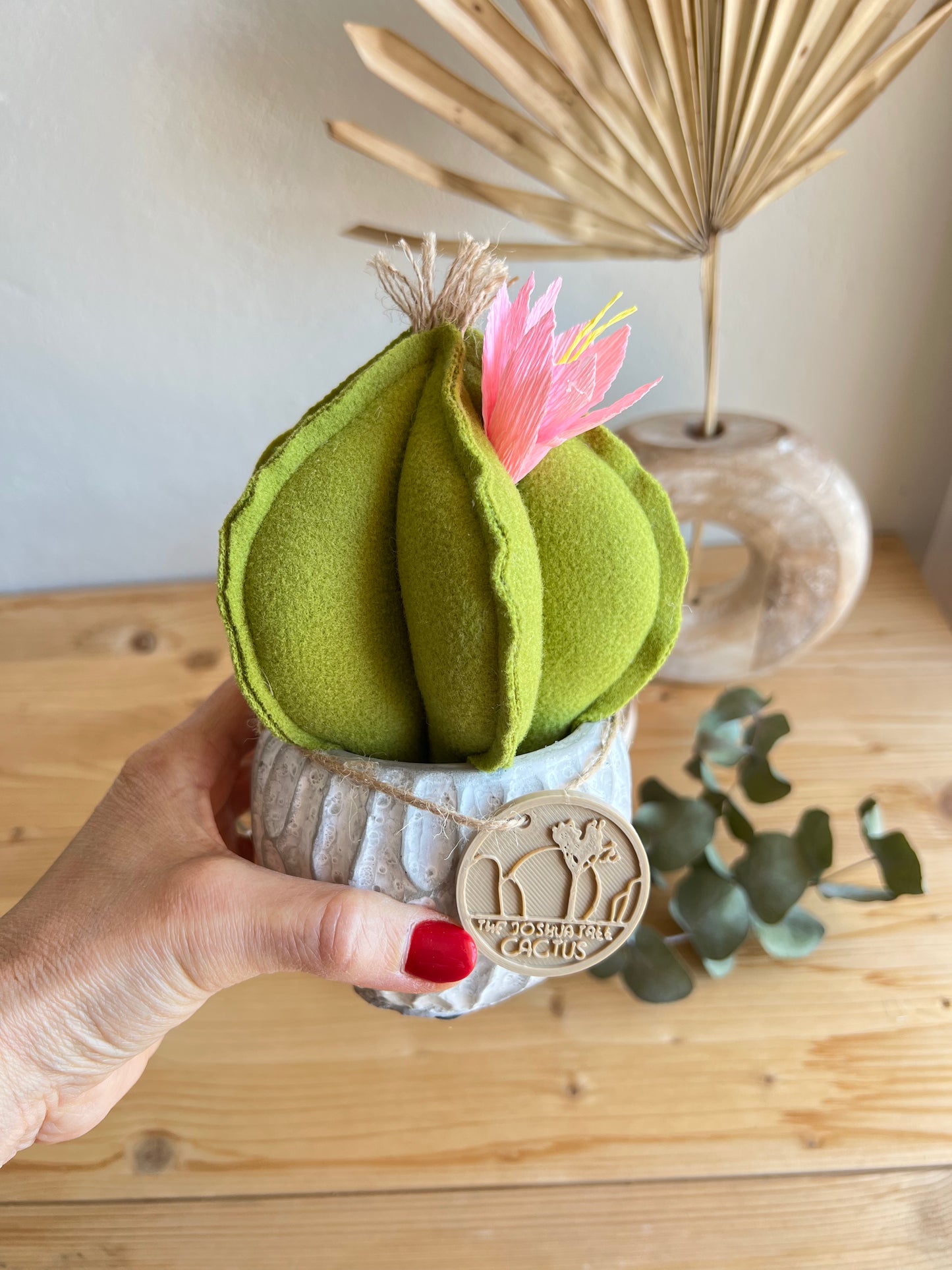 Mini Cactus in panno verde, vaso in cemento con motivi , h circa 18 cm - fiore staccabile.