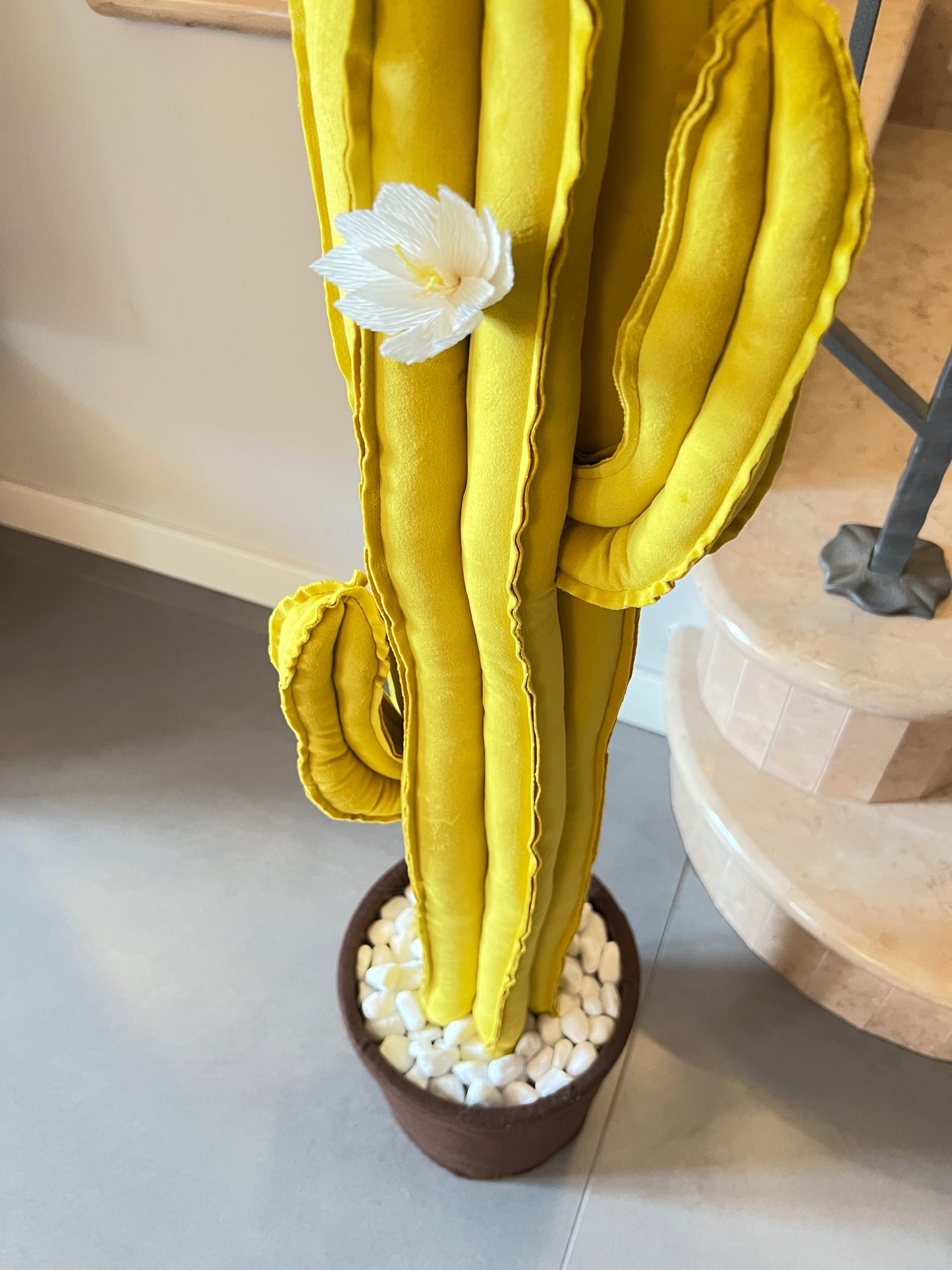 Big cactus in velluto giallo uovo -  altezza 100 cm- in pronta consegna - completo di  fiori (staccabili) SPEDIZIONE GRATUITA