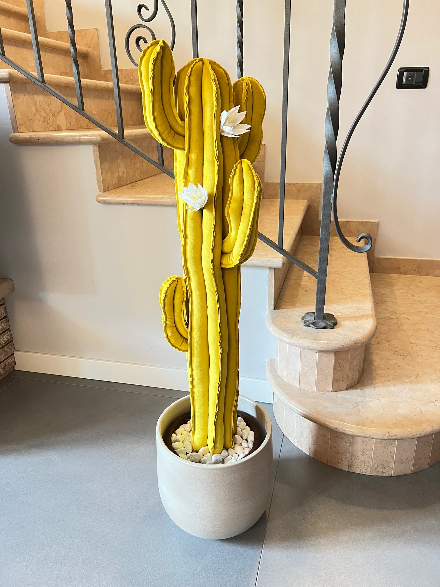 Big cactus in velluto giallo uovo -  altezza 100 cm- in pronta consegna - completo di  fiori (staccabili) SPEDIZIONE GRATUITA