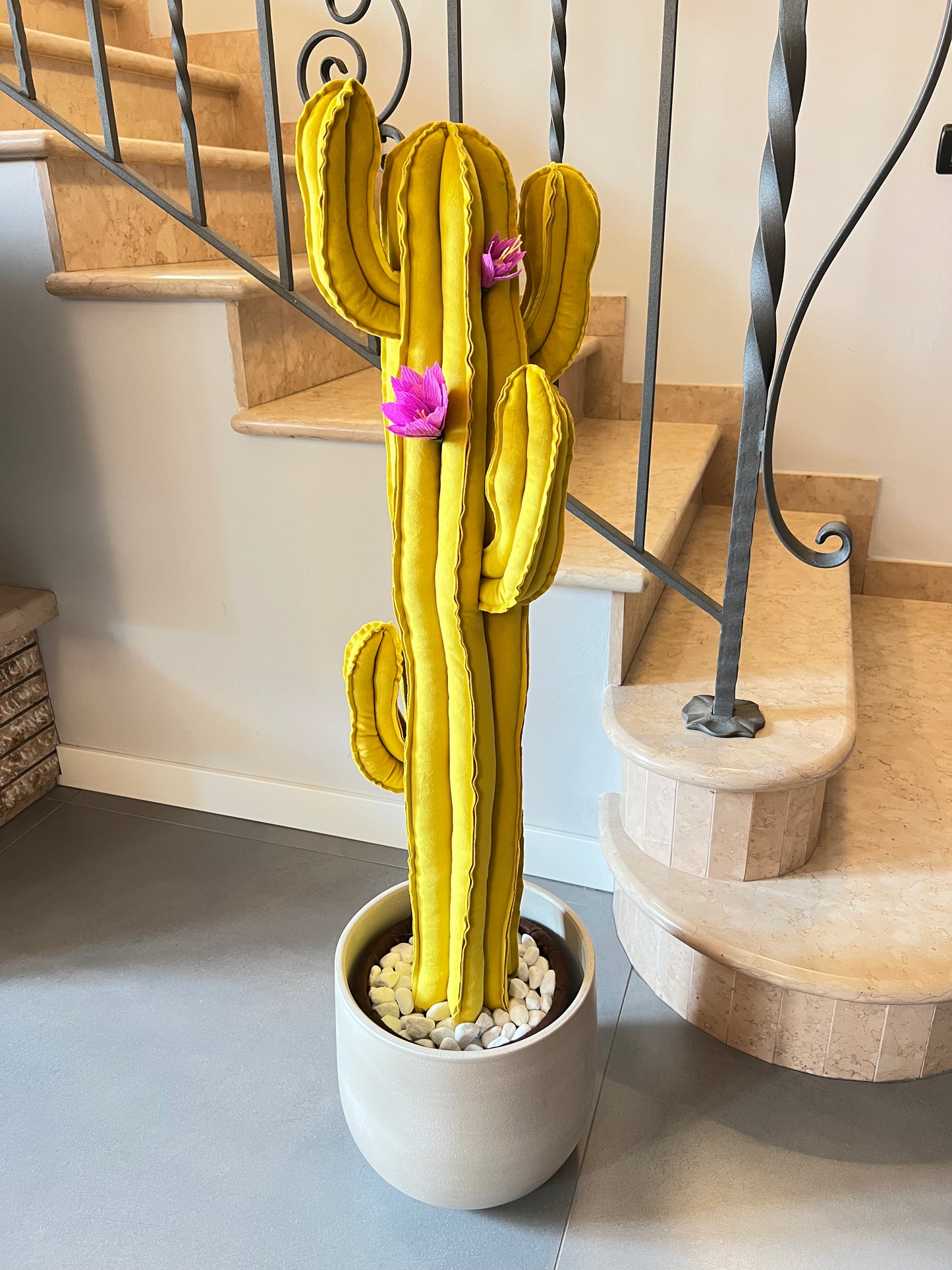 Big cactus in velluto giallo uovo -  altezza 100 cm- in pronta consegna - completo di  fiori (staccabili) SPEDIZIONE GRATUITA