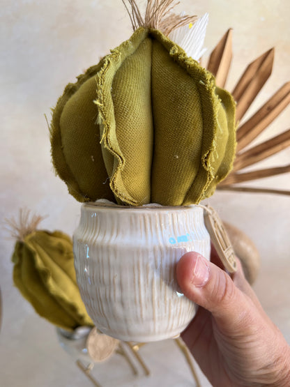 Coppia di mini Cactus in velluto Verde vasi in ceramica lucida bianca con striature beige -  h circa 18 e 23  cm - fiore staccabile.
