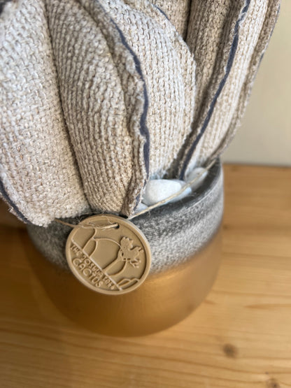 Composizione 3 cactus in tessuto grigio/beige, vaso in ceramica oro-grigio- h circa 34cm - fiore staccabile.