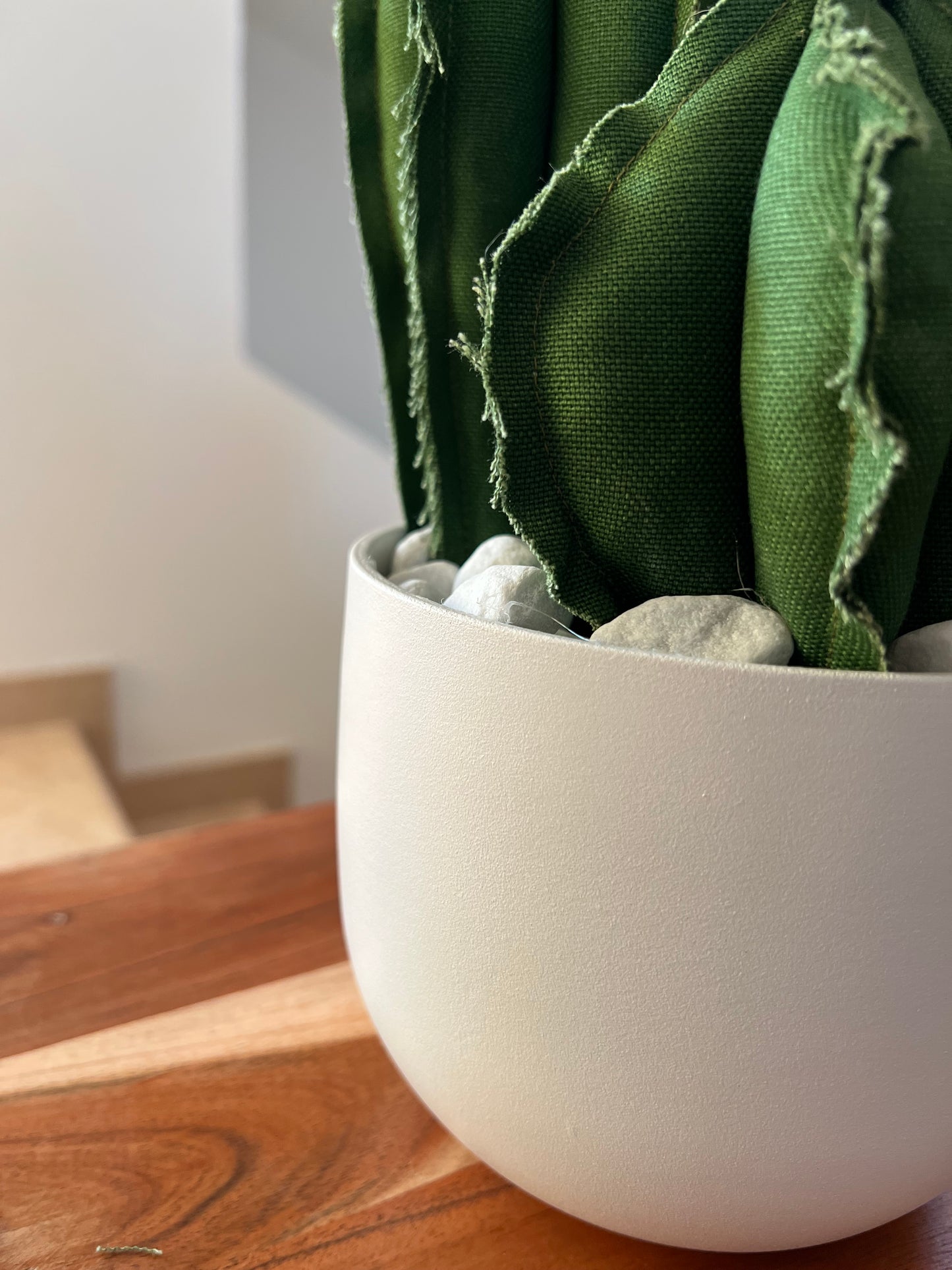 Opuntia in light green cotton with fruits, height 56 ​​cm, complete with ceramic vase