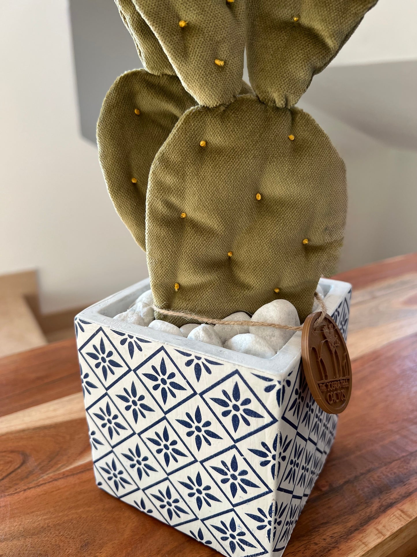 Opuntia in light green cotton with fruits, height 56 ​​cm, complete with ceramic vase