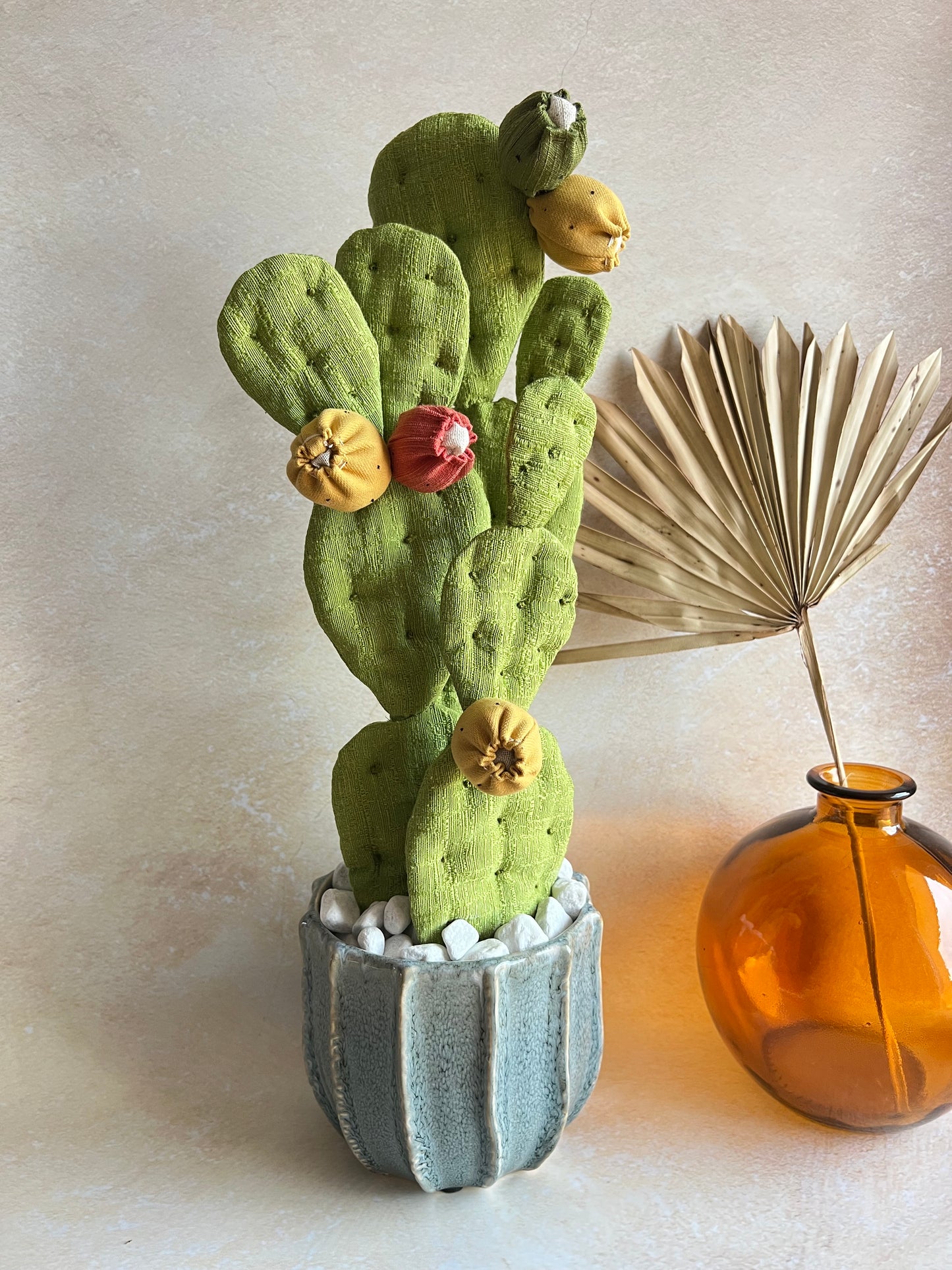 Opuntia in cotone verde chiaro vaso azzurro