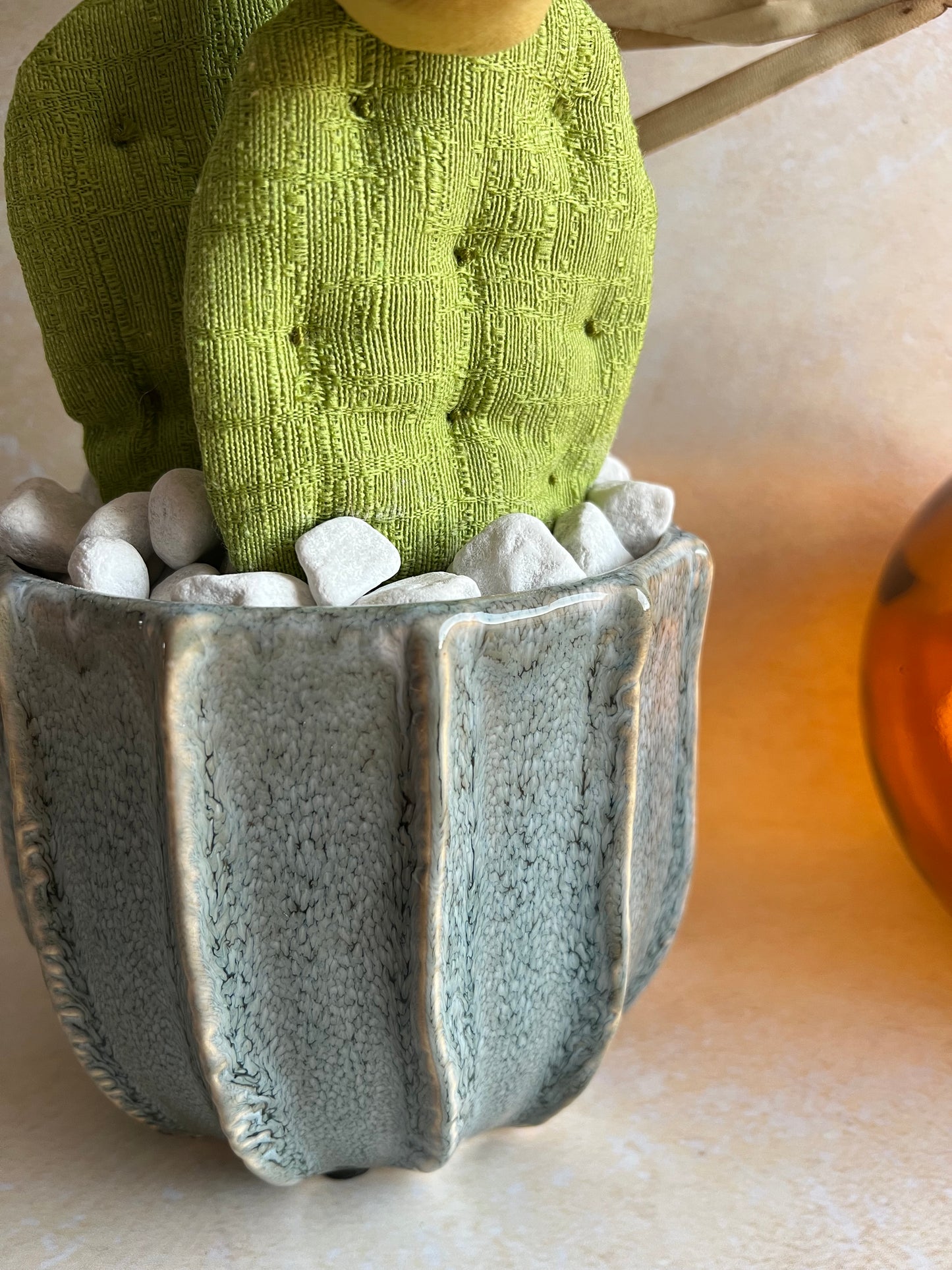 Opuntia in cotone verde chiaro vaso azzurro