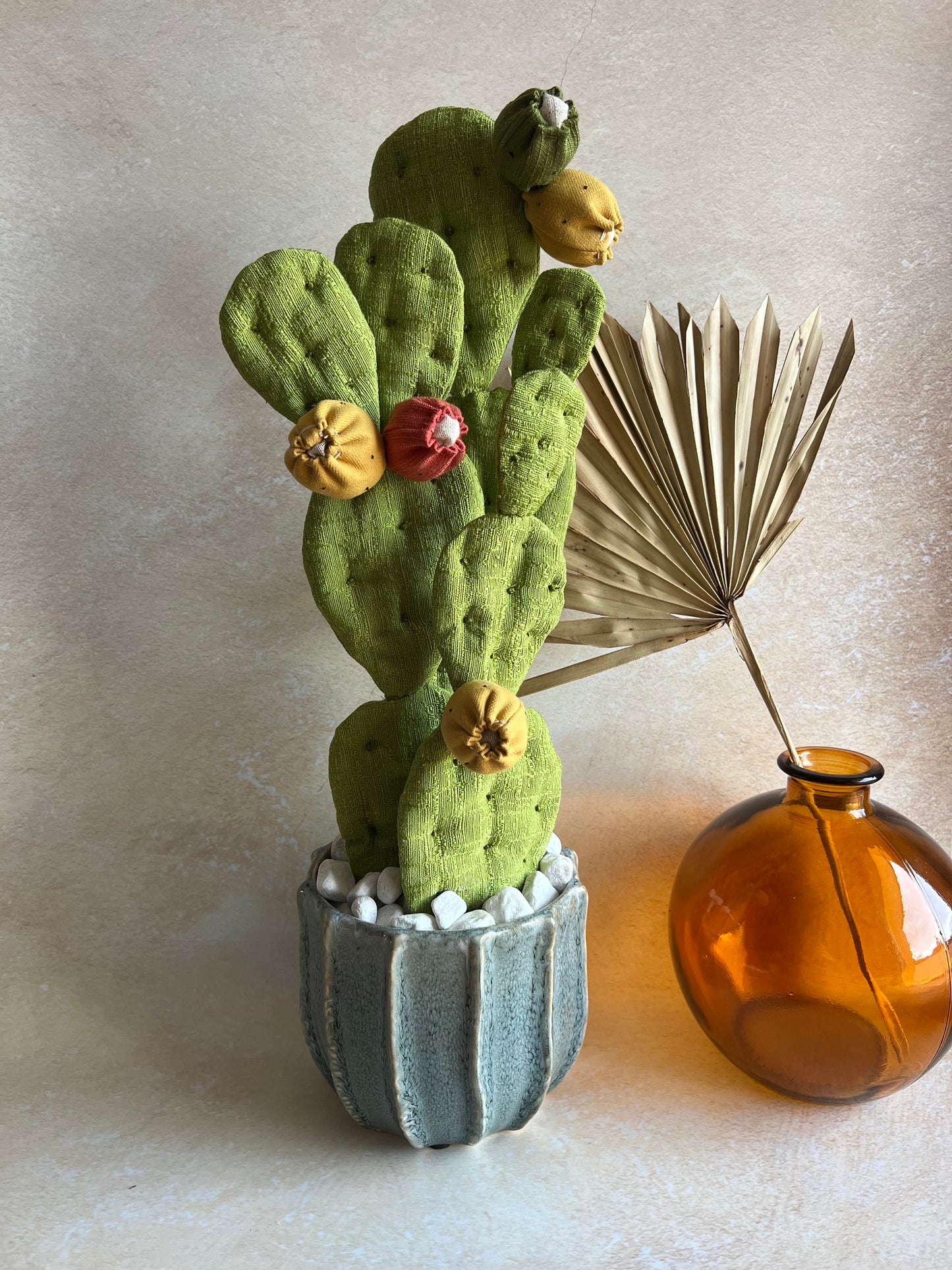 Opuntia in cotone verde chiaro vaso azzurro