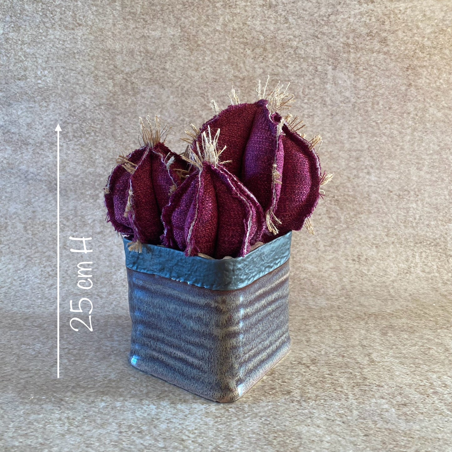 Composition 3 cacti in purple cotton, height 25 cm