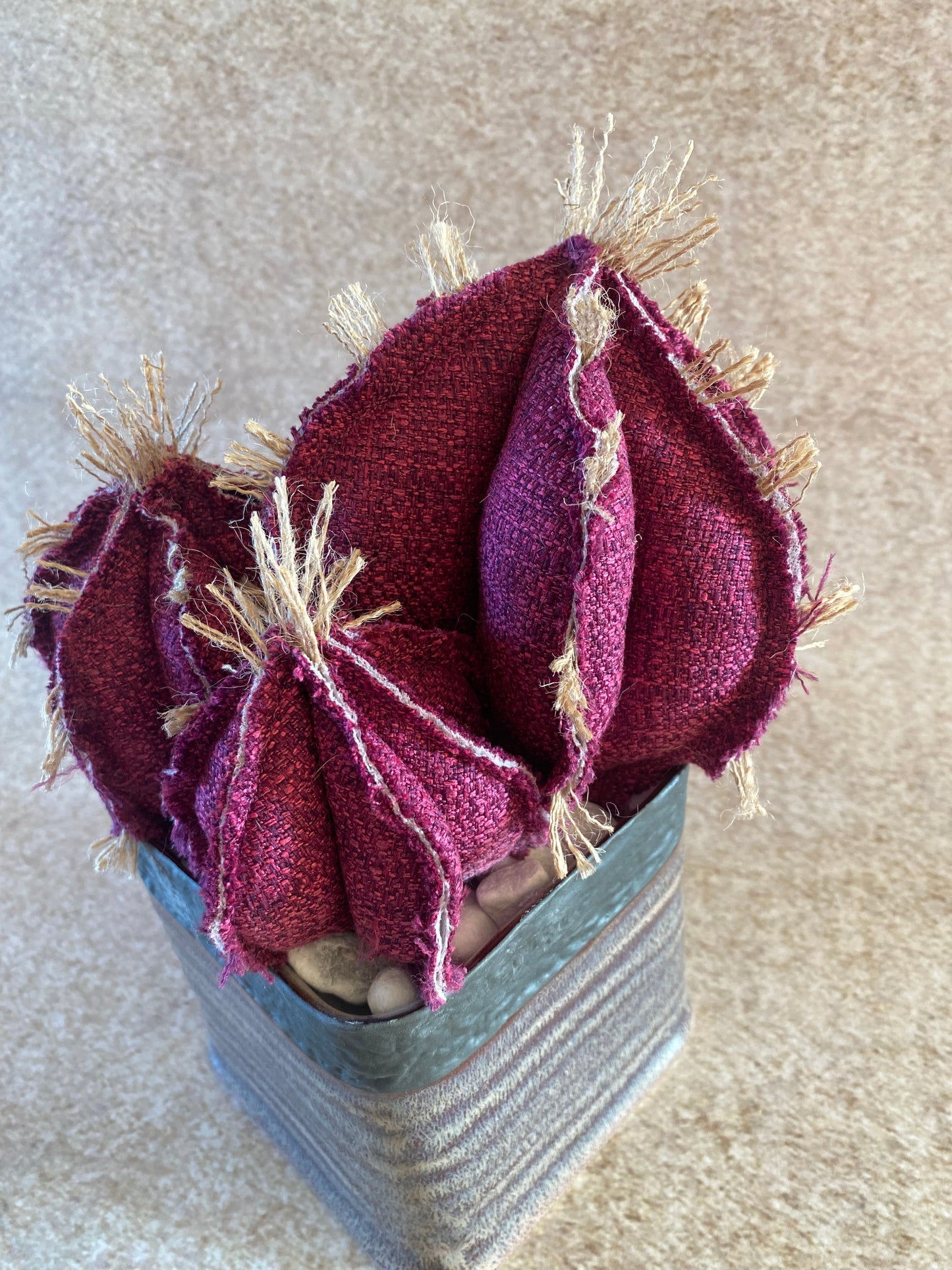 Composition 3 cacti in purple cotton, height 25 cm