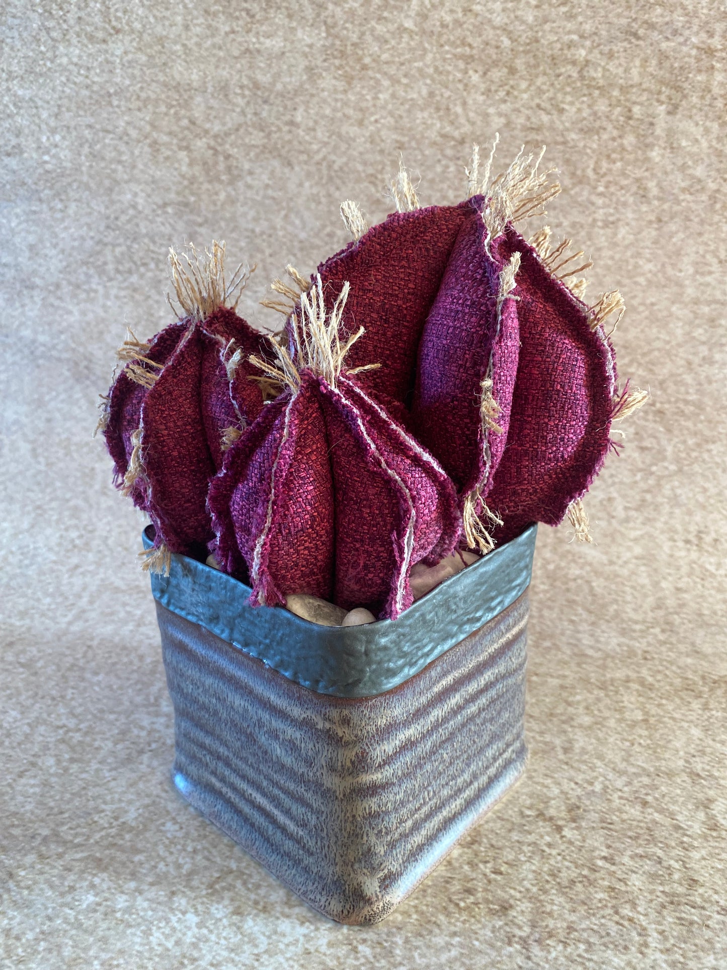 Composition 3 cacti in purple cotton, height 25 cm