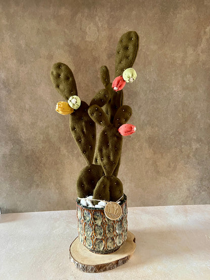 Opuntia in wool fabric complete with white ceramic vase and decorative stones.
