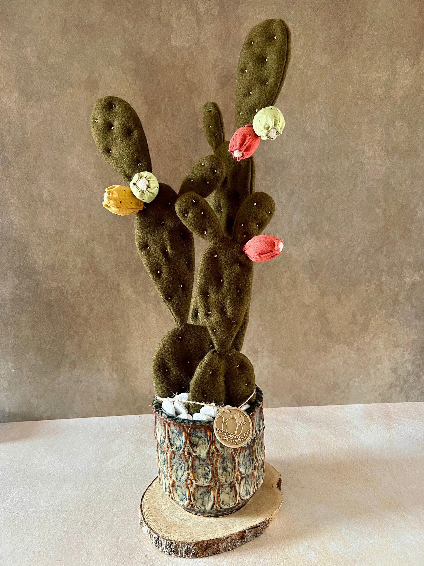 Opuntia in wool fabric complete with white ceramic vase and decorative stones.