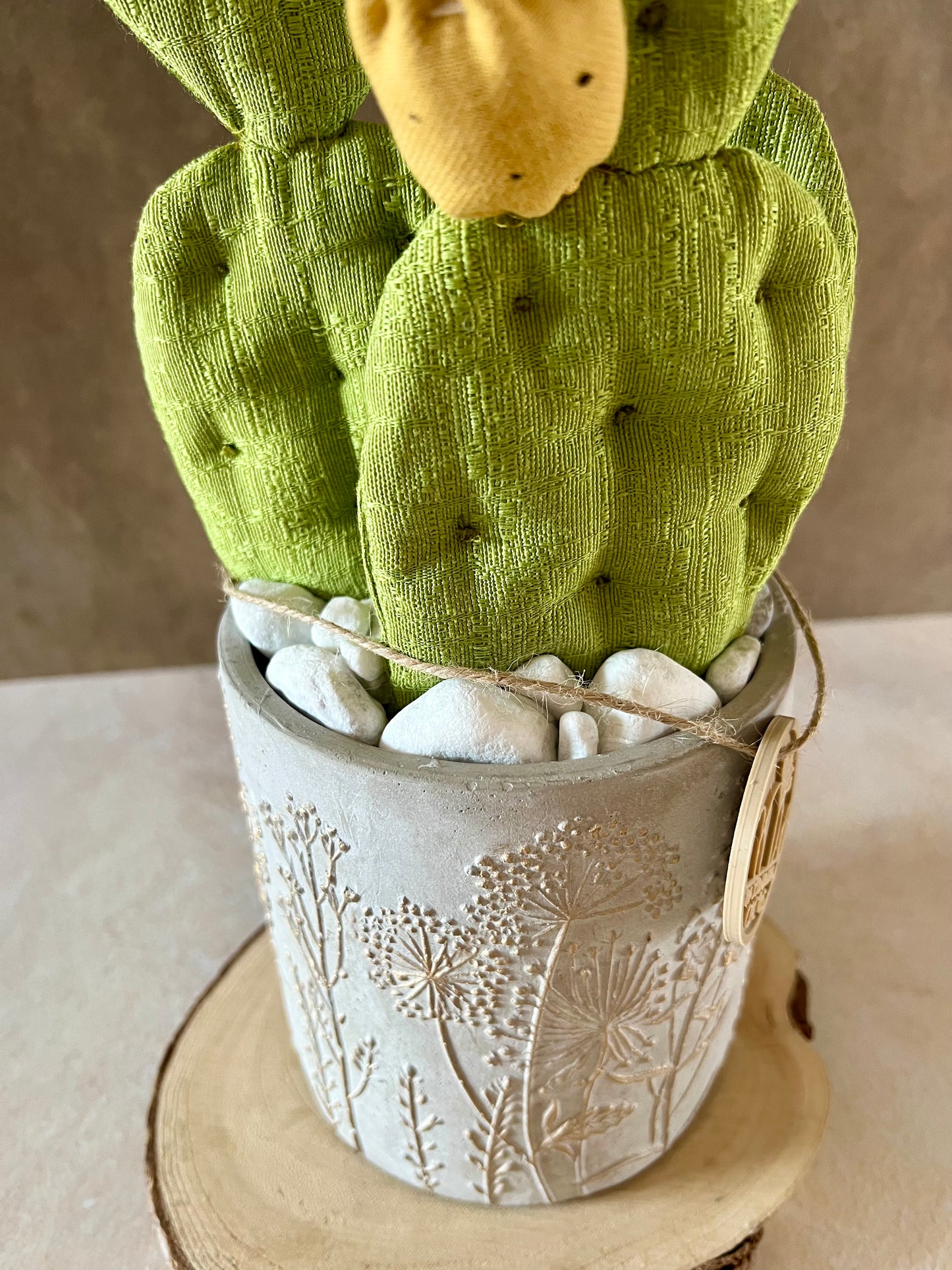 Opuntia in wool fabric complete with white ceramic vase and decorative stones.