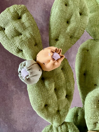 Opuntia in wool fabric complete with white ceramic vase and decorative stones.