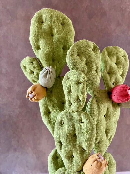 Opuntia in wool fabric complete with white ceramic vase and decorative stones.