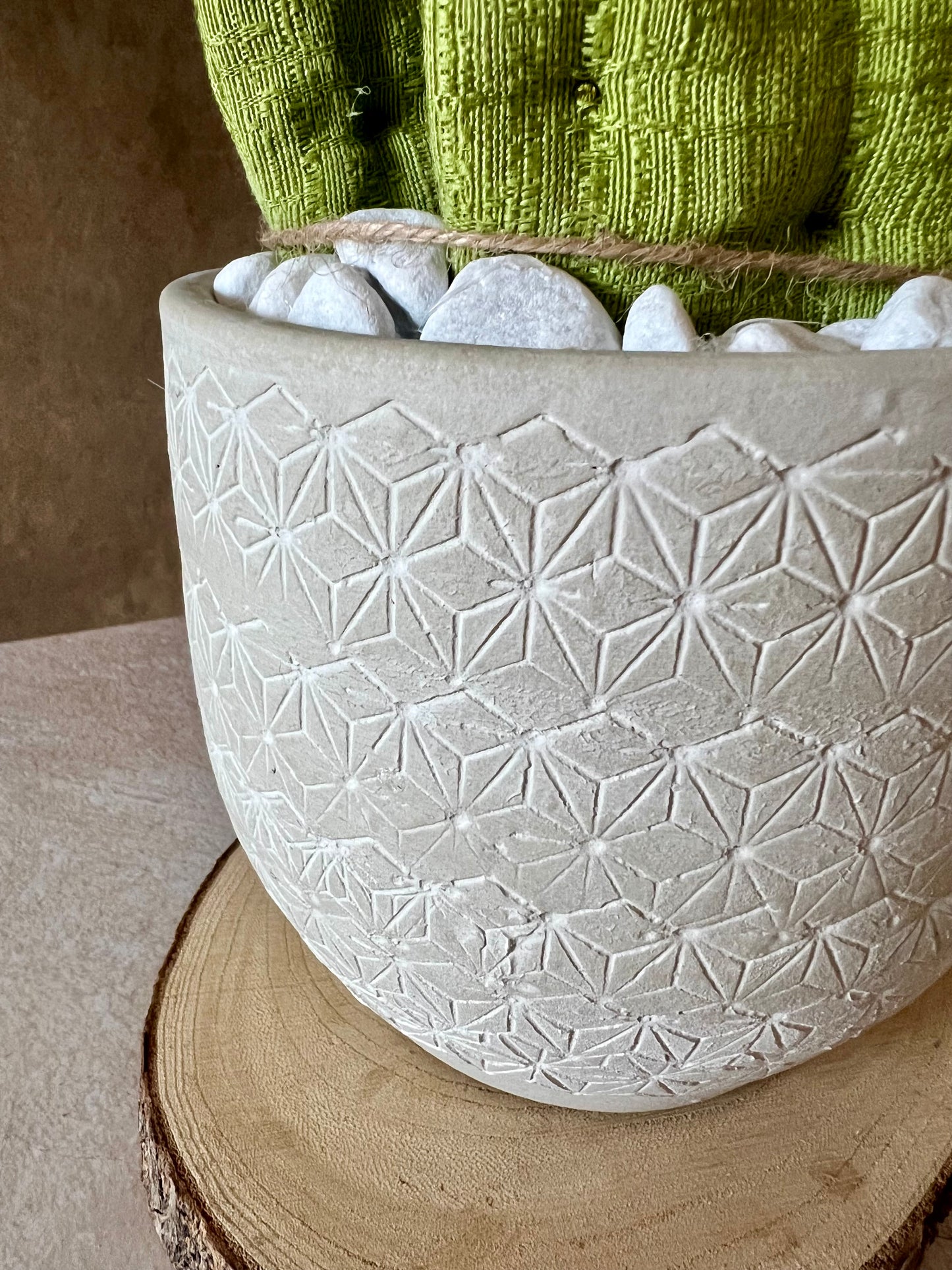 Opuntia in wool fabric complete with white ceramic vase and decorative stones.