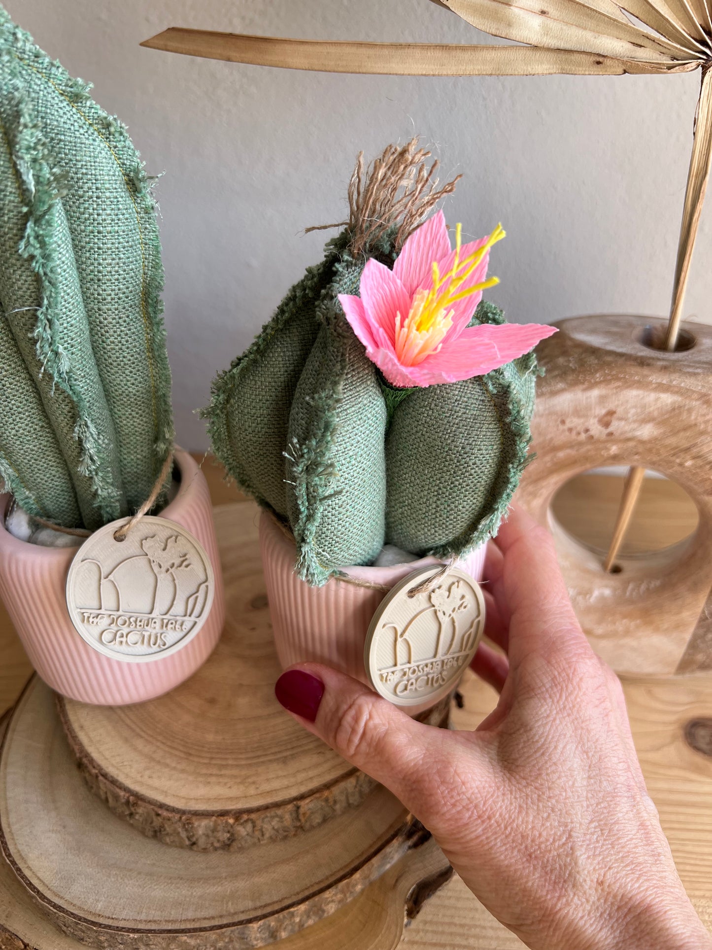 Coppia di mini Cactus in cotone verde, vaso in ceramica rosa, h circa 17 e  22  cm - fiore staccabile