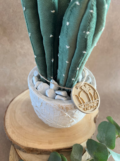 Composizione ricamata in vellutino verde, vaso in cemento con motivi a foglia, h circa 27.