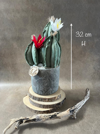 Composizione 3 cactus in cotone verde chiaro, vaso in ceramica opaca grigia con motivo "soffioni"  h circa 32cm - fiori staccabili.