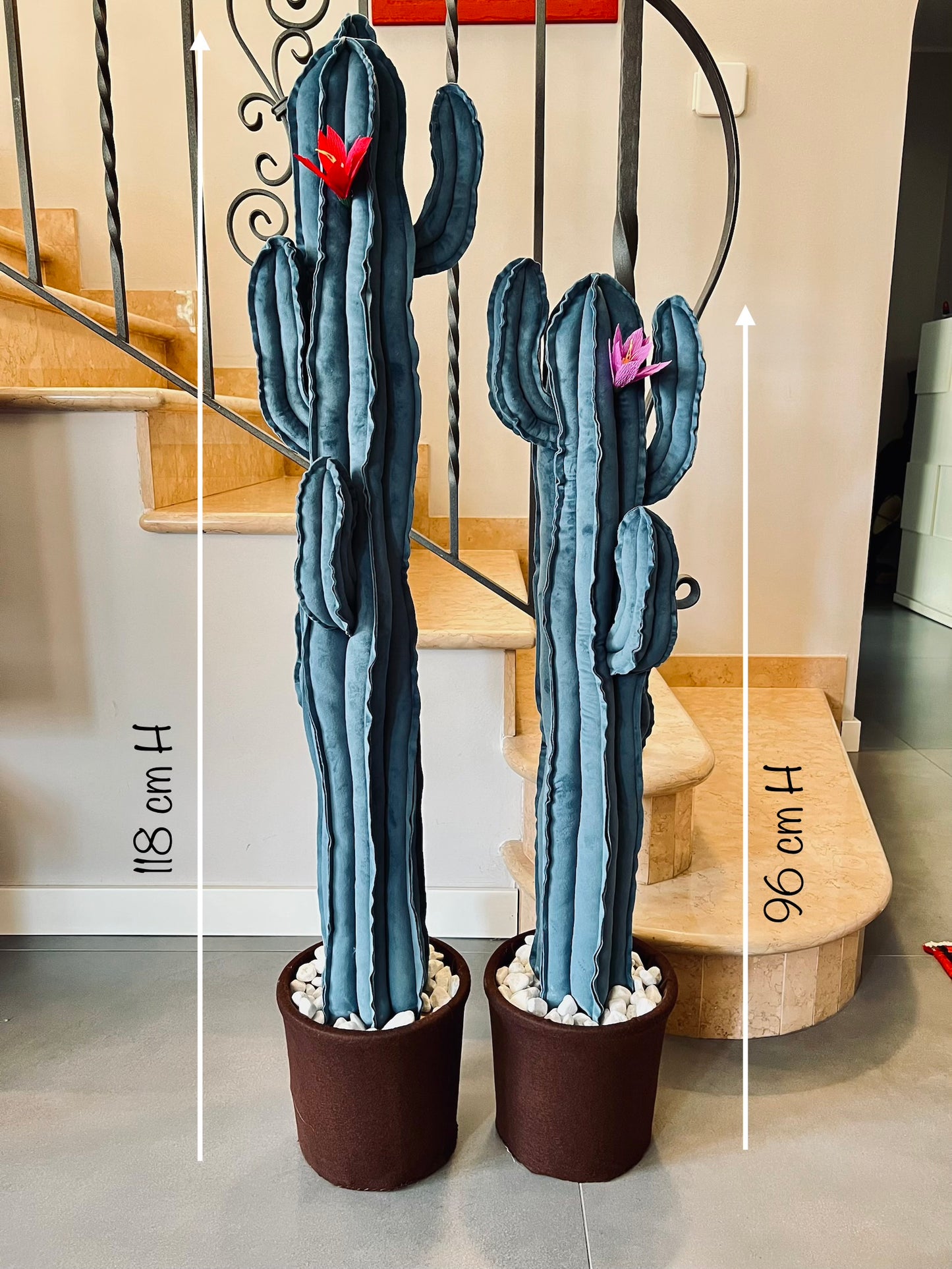 Big cactus in velluto blu -  altezza 118 cm circa  in pronta consegna - completo di fiore (staccabile) SPEDIZIONE GRATUITA