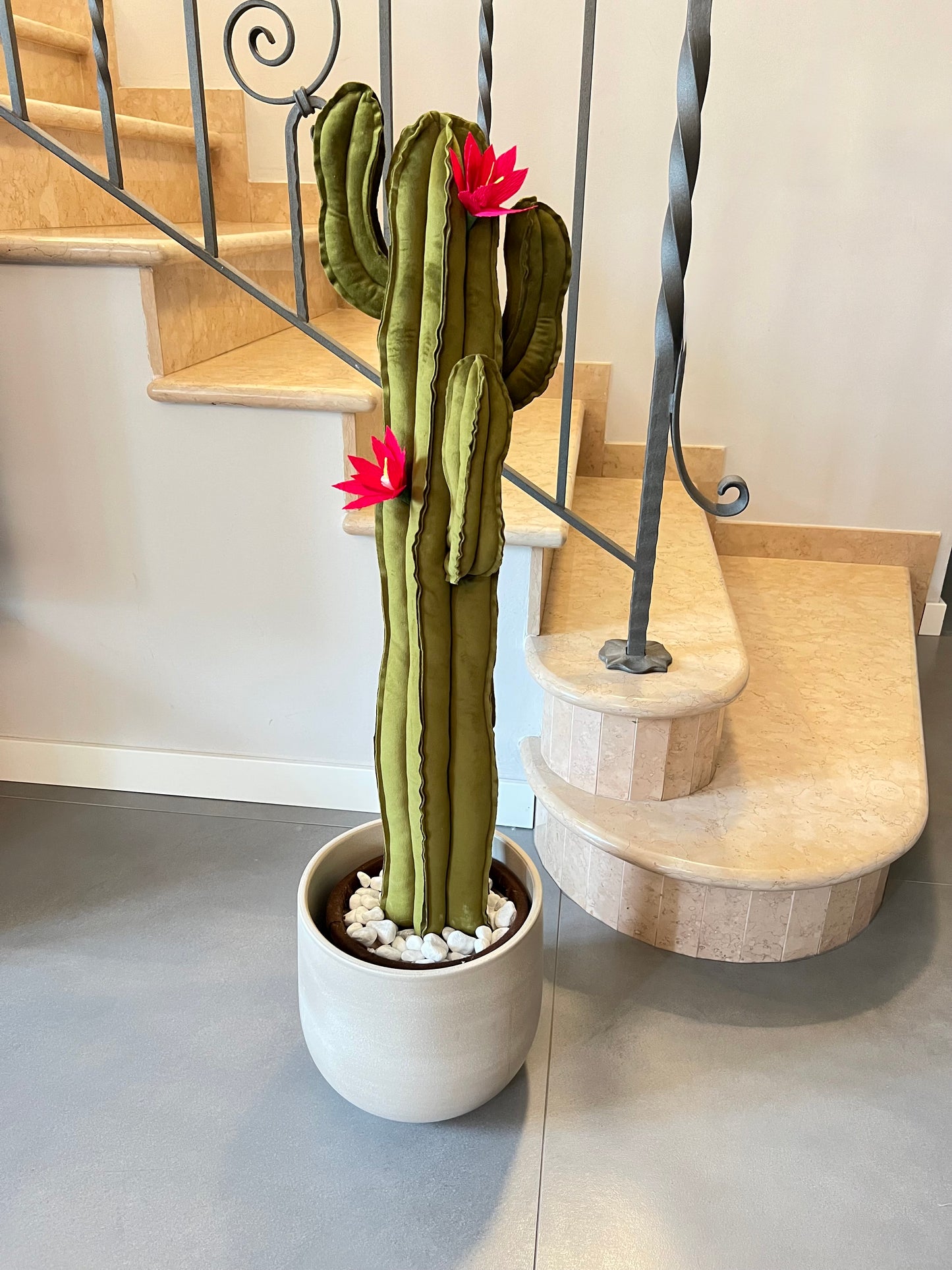 Big cactus in velluto verde scuro brillante -  altezza 100 cm - DISPONIBILE SU ORDINAZIONE- TEMPO DI CONSEGNA: 3 SETTIMANE DATA ORDINE - completo di  fiori (staccabili) SPEDIZIONE GRATUITA