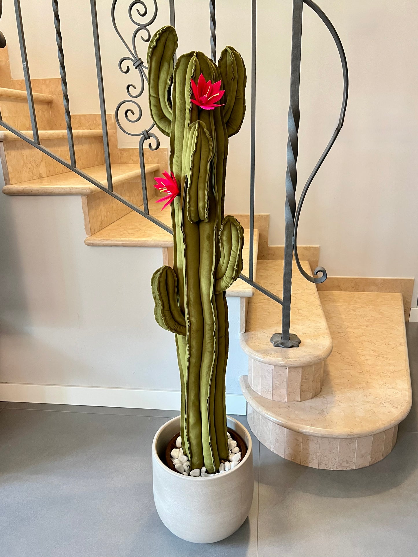 Big cactus in velluto verde scuro brillante -  altezza 118 cm- in pronta consegna - completo di  fiori (staccabili) SPEDIZIONE GRATUITA