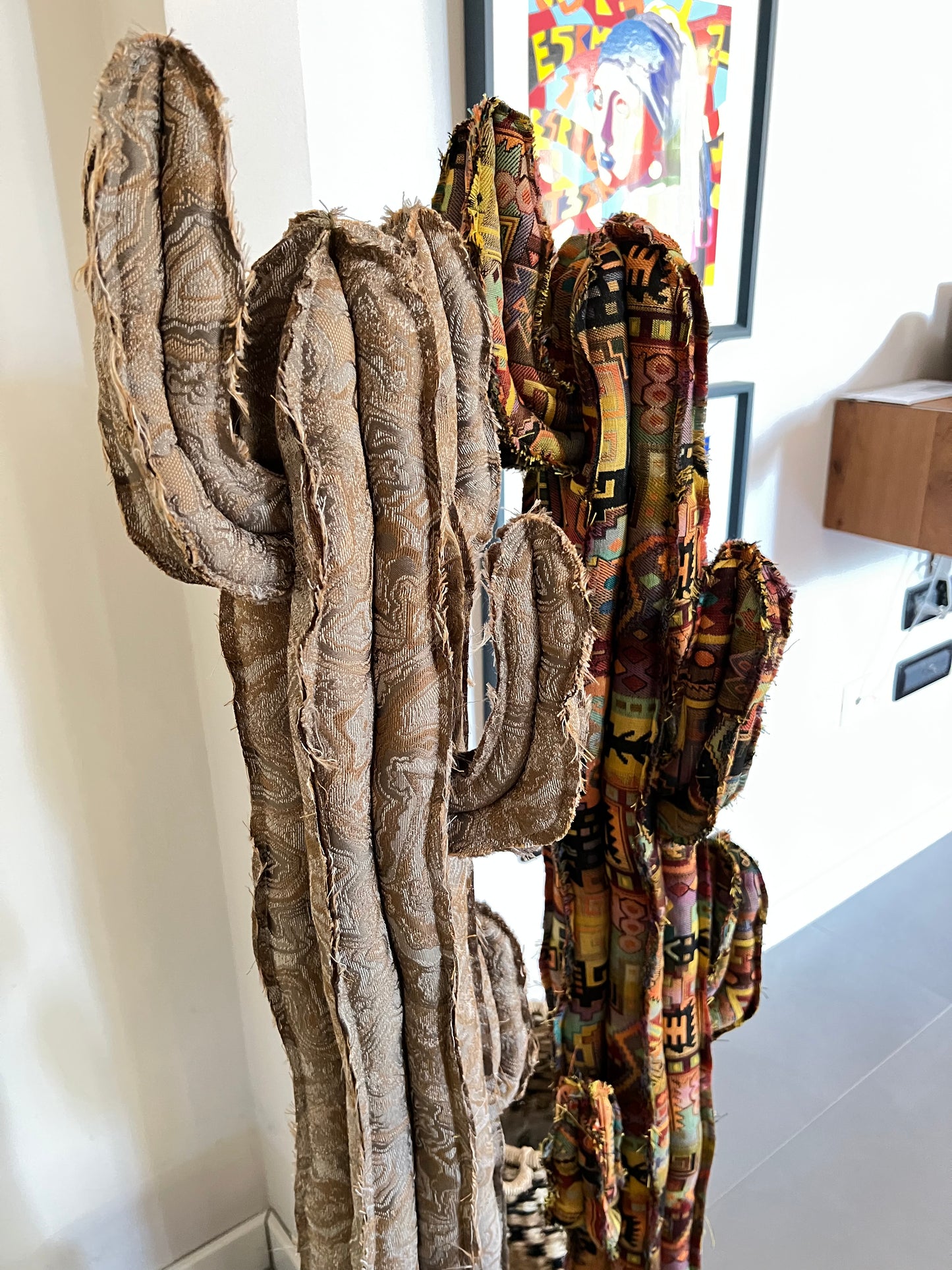 Big cactus in cotone grigio con motivi argento/bronzo/beige  - altezza 124 cm - in pronta consegna - SPEDIZIONE GRATUITA