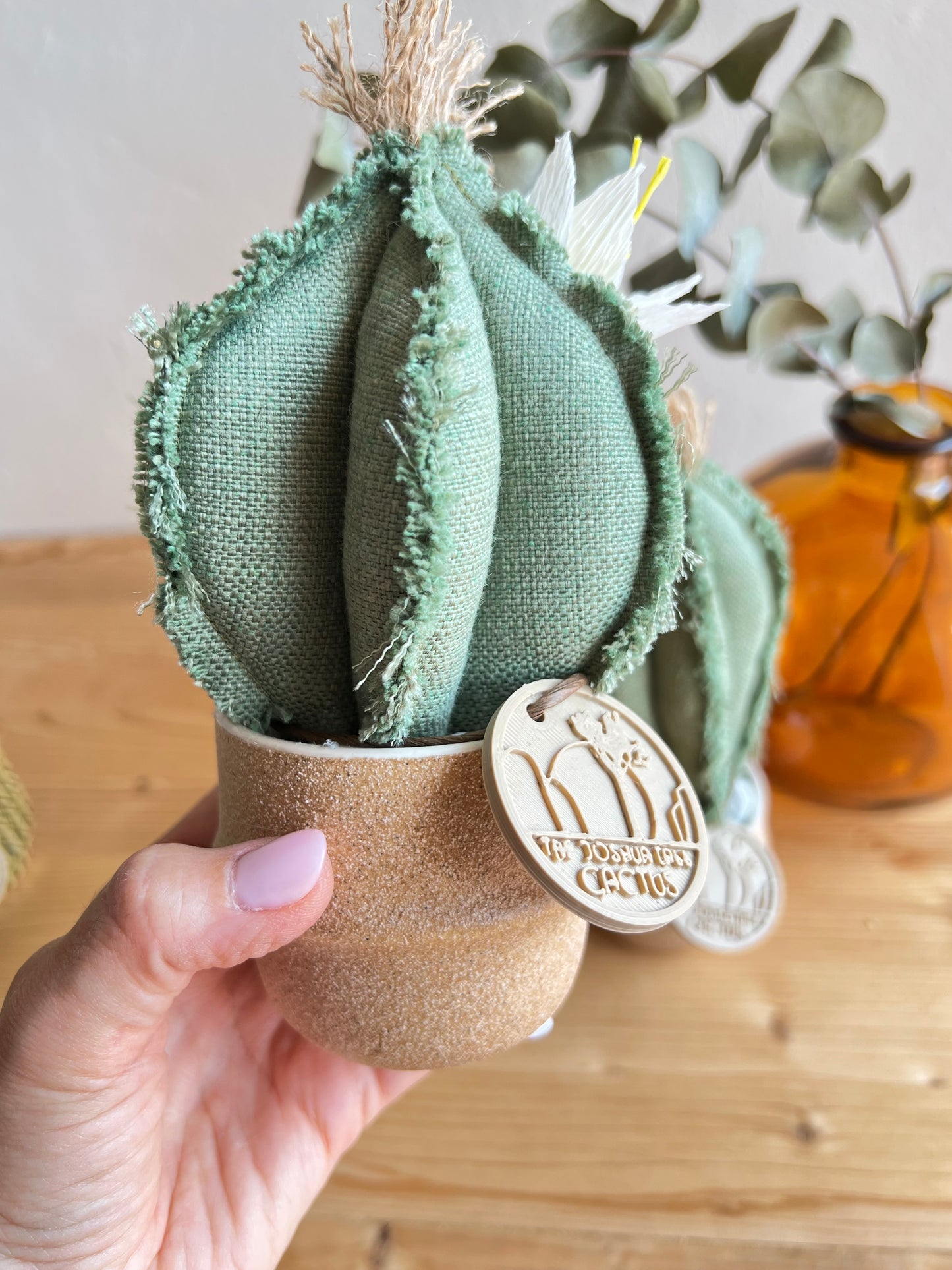 Coppia di mini Cactus in cotone verde chiaro, vaso in ceramica beige polveroso , h circa 18 e 22  cm - fiore staccabile