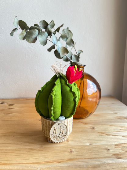 Mini Cactus in velluto verde acido, vaso in ceramica beige vintage style, h 17 cm - fiore staccabile.