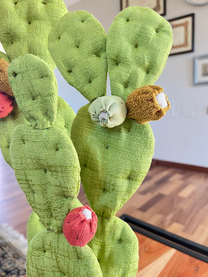 Opuntia verde chiaro vaso in ceramica opaca beige con motivo "soffioni" - in pronta consegna