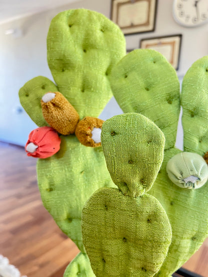Opuntia verde chiaro vaso in ceramica opaca beige con motivo "soffioni" - in pronta consegna
