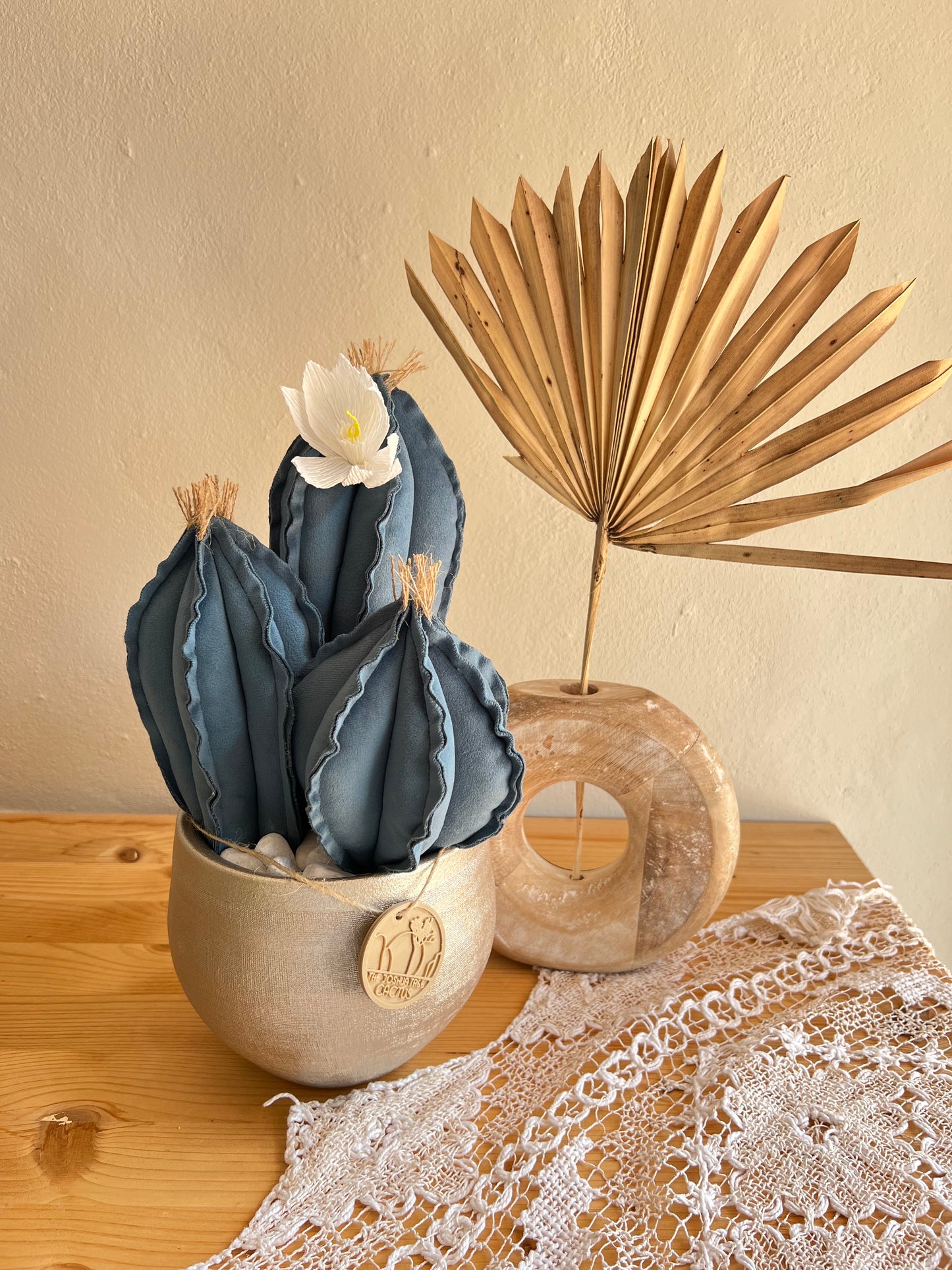 Composizione 3 cactus in velluto blu, vaso in ceramica argento - h circa 33cm - fiore staccabile.