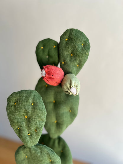 Opuntia Midi in cotone verde medio, vaso in ceramica lucida beige con motivi - in pronta consegna