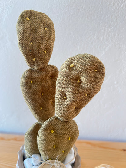 Opuntia in wool fabric complete with white ceramic vase and decorative stones.