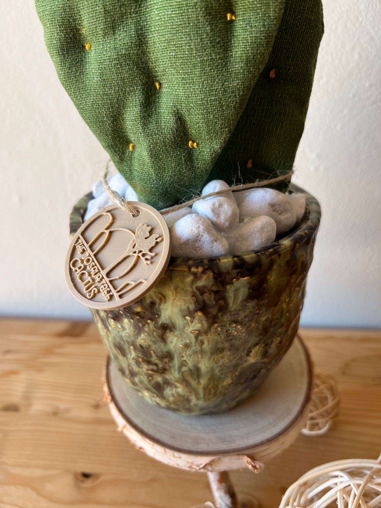 Opuntia Midi in cotone verde medio, vaso in ceramica lucida verde con motivi - in pronta consegna