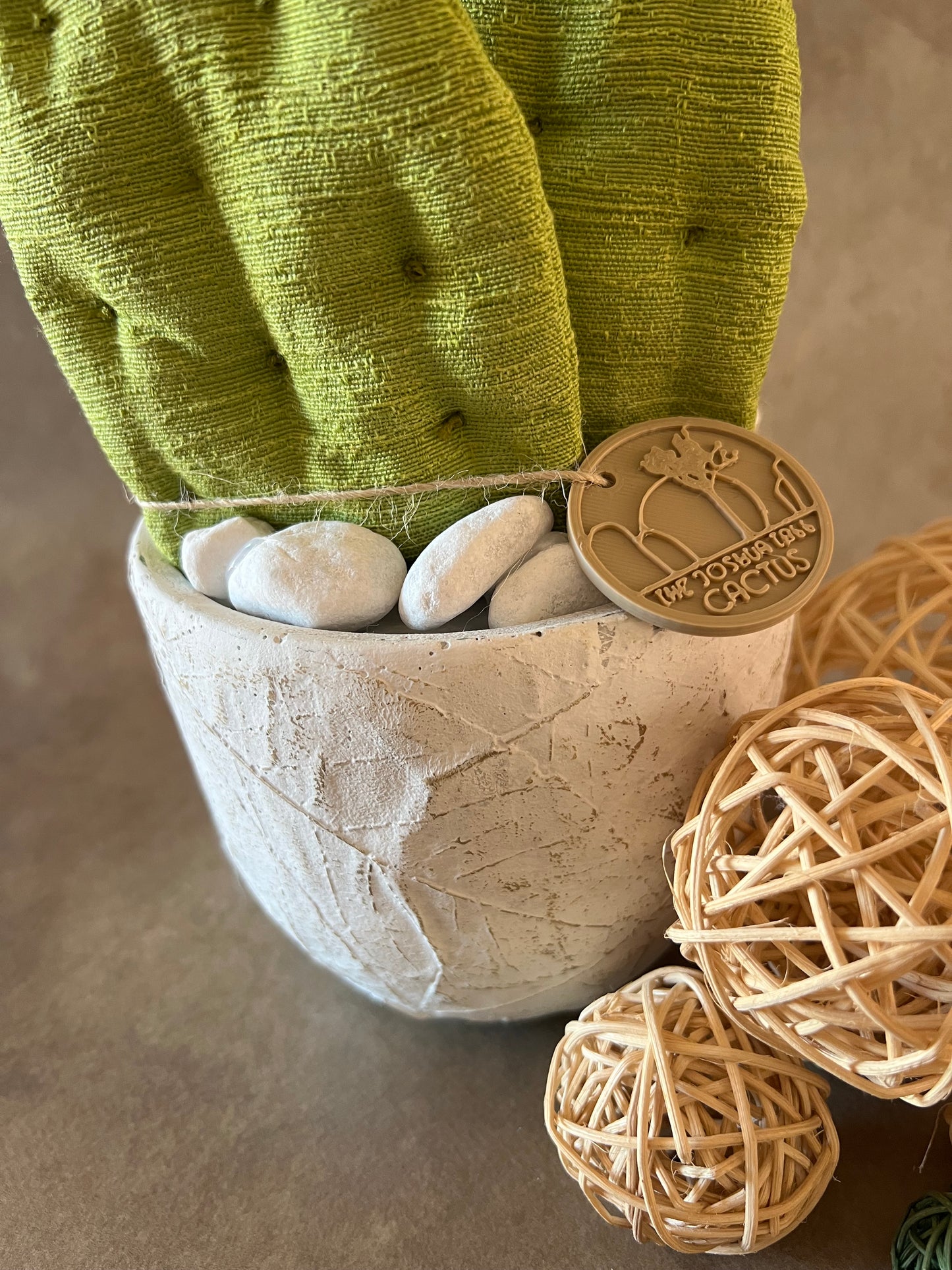 Opuntia verde chiaro vaso in ceramica opaca motivo foglie in pronta consegna