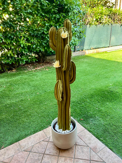 Big cactus in velluto verde lucente - altezza 122 cm circa - completo di fiori (staccabili), DISPONIBILE SU ORDINAZIONE- TEMPO DI CONSEGNA: 3 SETTIMANE DATA ORDINE - SPEDIZIONE GRATUITA.