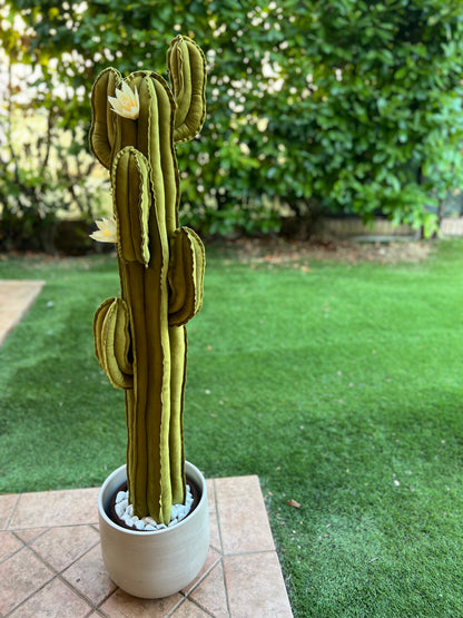 Big cactus in velluto verde lucente - altezza 122 cm circa - completo di fiori (staccabili), DISPONIBILE SU ORDINAZIONE- TEMPO DI CONSEGNA: 3 SETTIMANE DATA ORDINE - SPEDIZIONE GRATUITA.